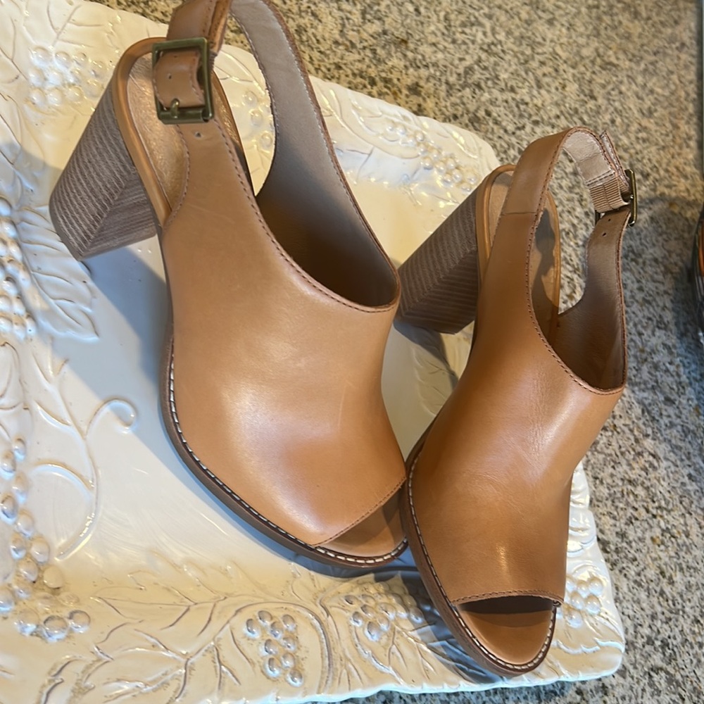 Madewell leather so 9.5 heels excellent condition. - Picture 5 of 12
